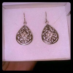 Crest and filigree earrings.